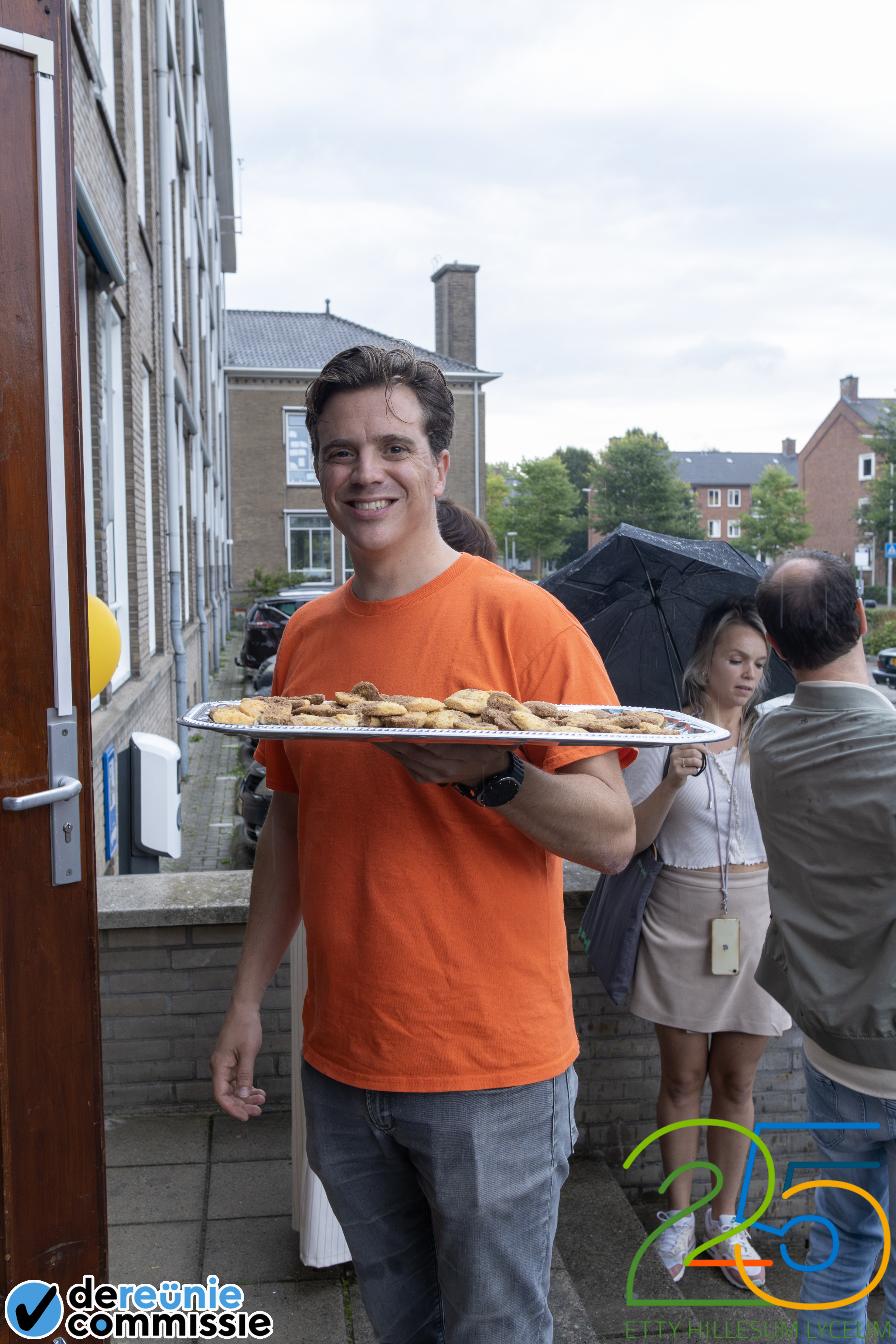 Oud-leerlingen middelbare school Ring van Putten halen herinneringen op tijdens geslaagde reünie